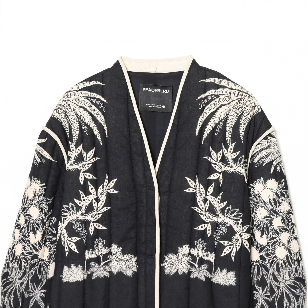 Damen kimonoartige gesteppte Jacke mit floraler Stickerei und kontrastpaspel – Célinea