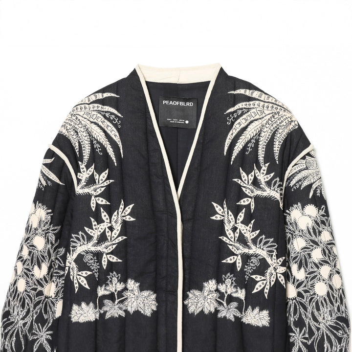 Damen kimonoartige gesteppte Jacke mit floraler Stickerei und kontrastpaspel – Célinea