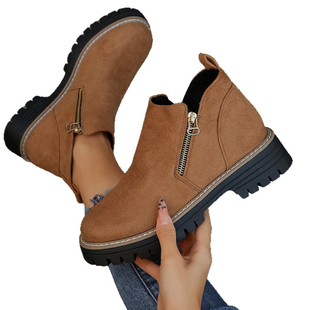 Damen Kurzschaft-Stiefelette aus Velourslederoptik mit profilierter Gummisohle und seitlichem Reißverschluss – Varelle