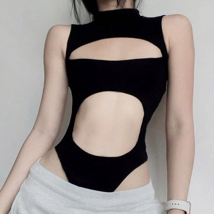 Damen Sportlicher Badeanzug mit hohem Kragen und raffiniertem Cut-Out Echo Archiv