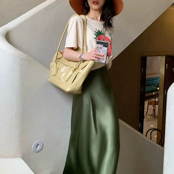 Damen Fließender Satin-Midirock mit Bias-Cut und Trompetensaum Echo Archiv