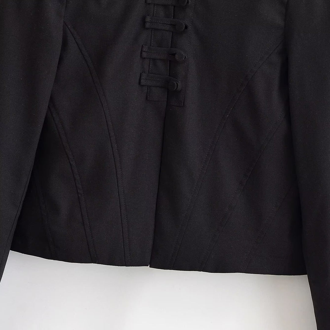 Damen kurz taillierte Jacke mit Stehkragen und dekorativer Schlaufenleiste Echo Archiv