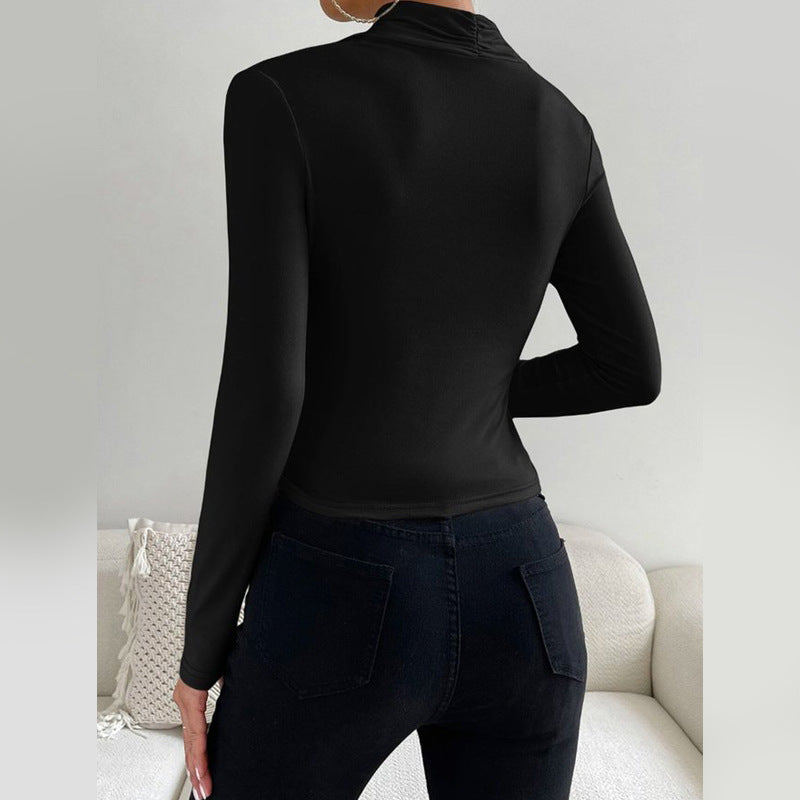 Damen Enganliegendes Langarmshirt mit Wickelkragen und seitlicher Raffung – Avérine