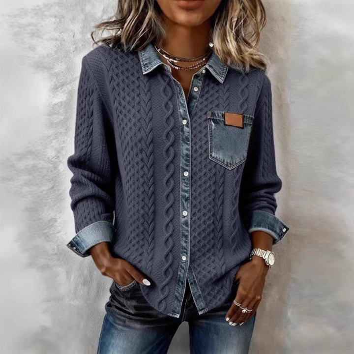 Damen Strickjacke mit Denim-Look-Kragen, dekorativer Knopfleiste und Brusttasche – Veloura