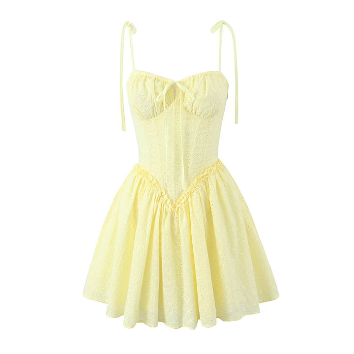 Damen verspieltes Sommerkleid mit Rüschendetails und zarten Trägern Echo Archiv