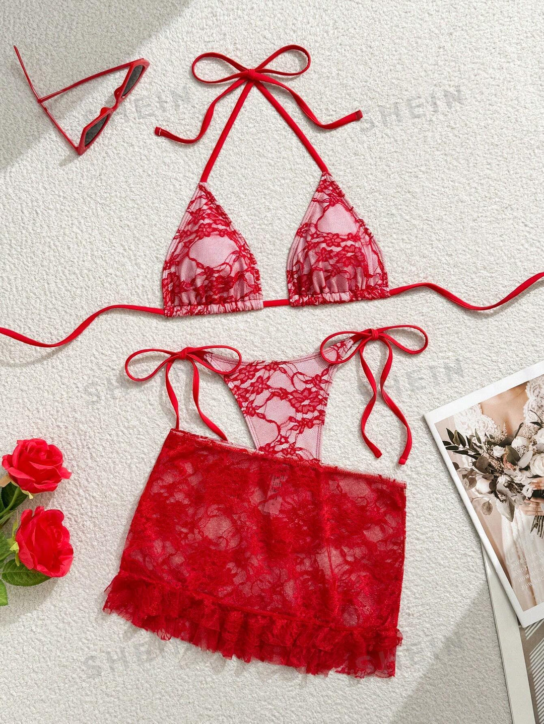 Damen Spitzen-Bikini mit floralem Design und fließendem Rock Echo Archiv