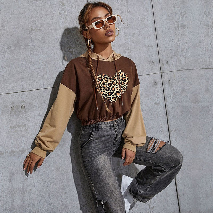 Damen Kurzgeschnittener Kapuzenpullover mit Teddy‑Print, Colorblock‑Ärmeln und elastischem Saum Echoarchiv