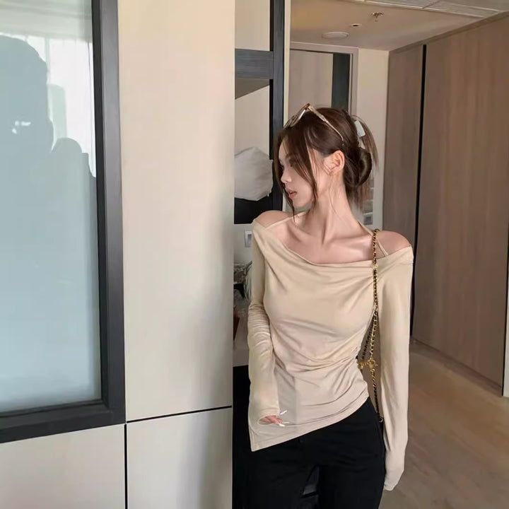 Damen schulterfreies Cowl-Longsleeve mit feinen Spaghettiträgern und sculptender Taillenpassform – Avérine