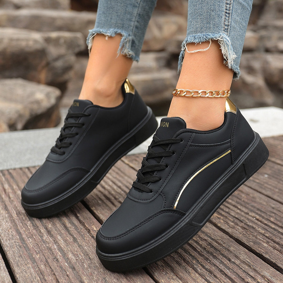 Damen Plateau-Sneaker mit goldener Zierkante und gepolstertem Komfortfußbett – Névara