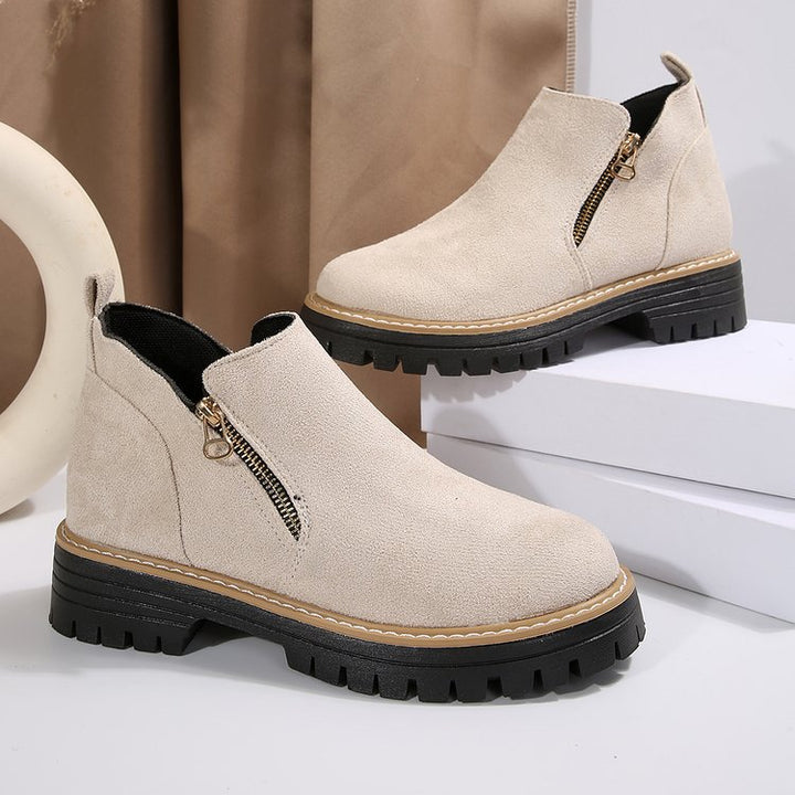 Damen Kurzschaft-Stiefeletten aus Veloursoptik mit seitlichem Reißverschluss und grober Profilsohle – Varelle