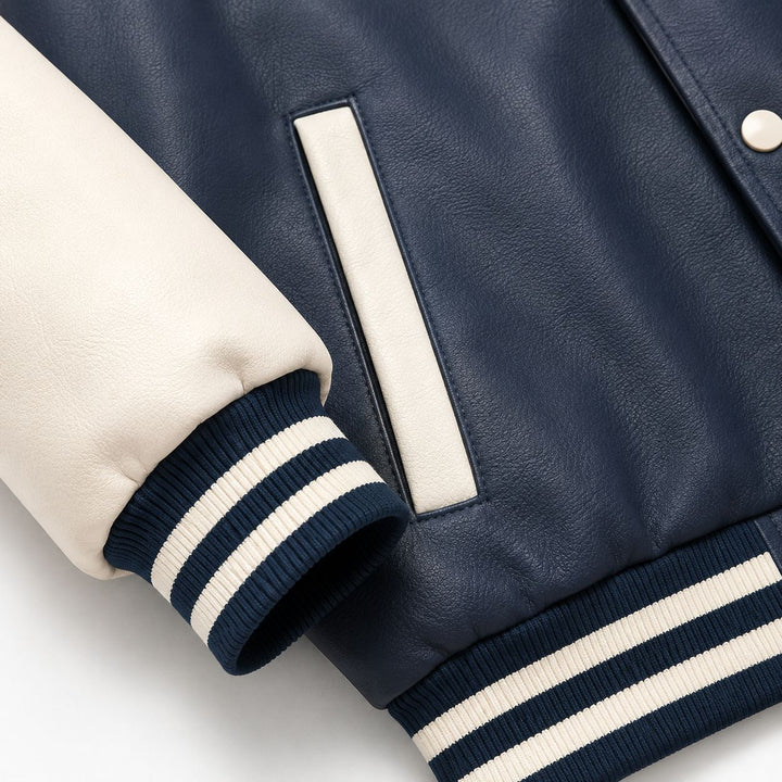 Herren Collegejacke im Letterman‑Stil mit Kunstleder‑Body, Kontrastärmeln und Chenille‑Patches Echo Archiv