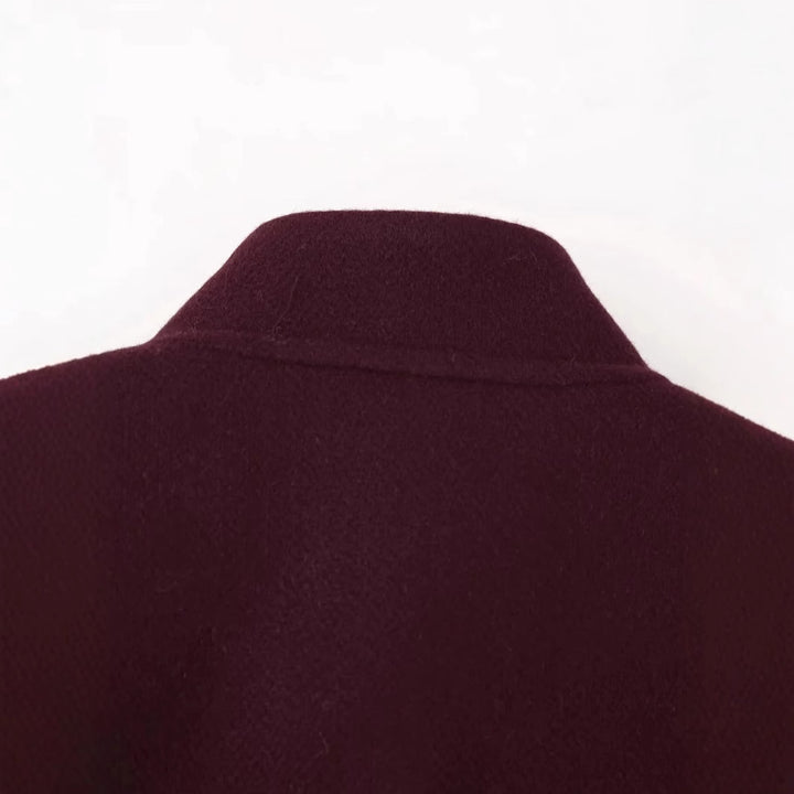 Damen cropped Militärjacke mit Stehkragen, Schulterklappen und aufgesetzten Pattentaschen – Célinea