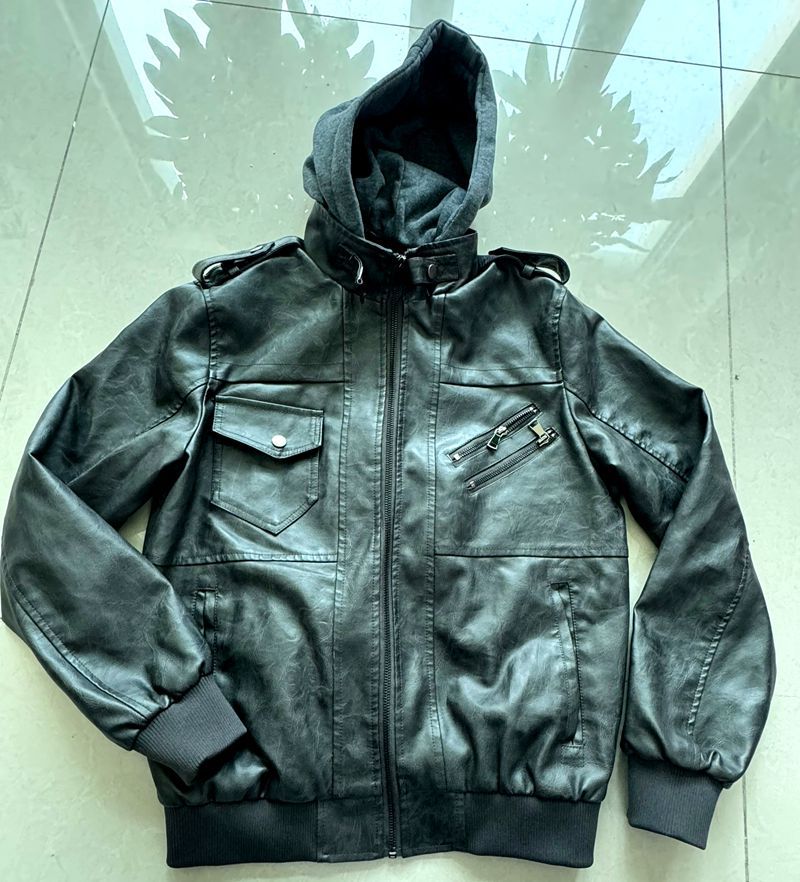 HerrenStylische Lederjacke mit Kapuze und gewaschenem Finish Echo Archiv