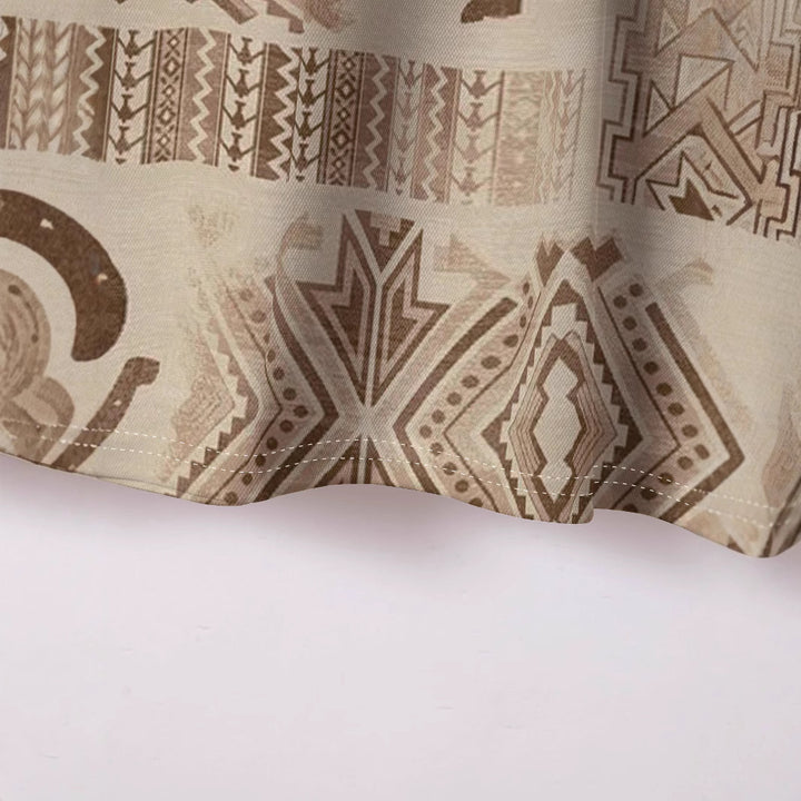 Herren Poloshirt mit künstlerischem Cowboy-Motiv und einzigartigem geometrischen Design Echoarchiv