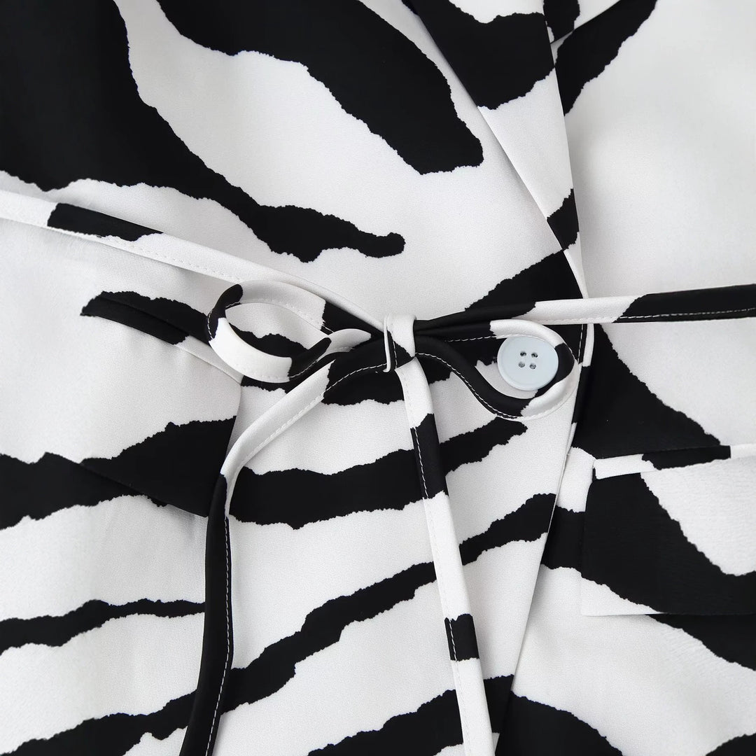 Damen Blazer mit Zebra-Print, tailliertem Bindegürtel und Cut-Out-Schultern Echo Archiv
