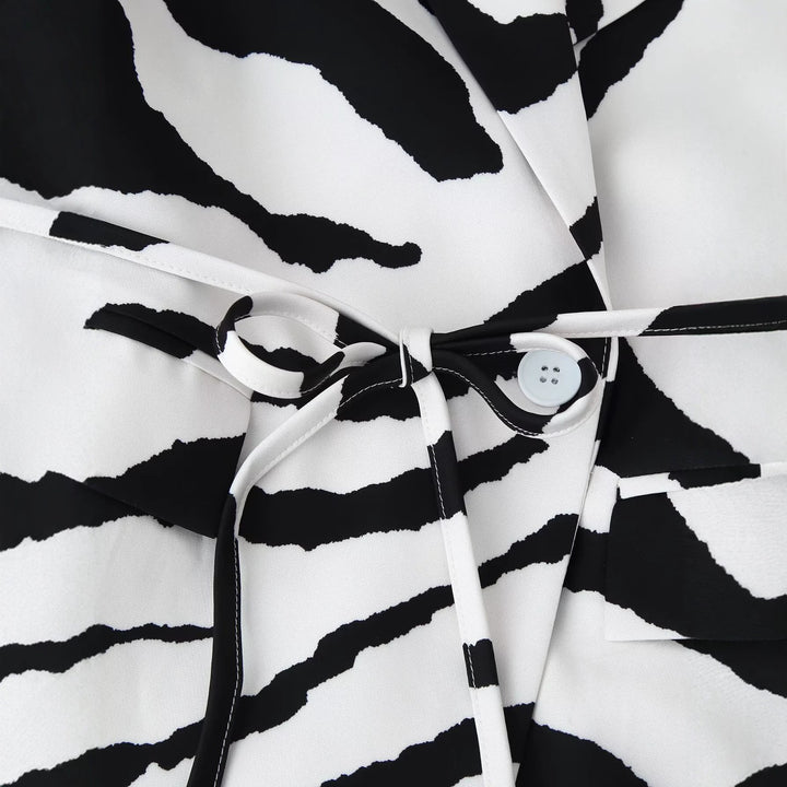 Damen Blazer mit Zebra-Print, tailliertem Bindegürtel und Cut-Out-Schultern Echo Archiv