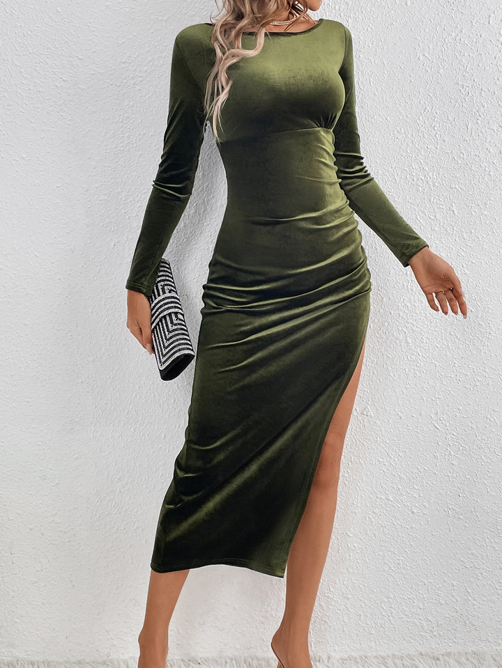 Damen figurbetontes Samt-Maxikleid mit langen Ärmeln, taillierter Silhouette und hohem Beinschlitz – Valéora