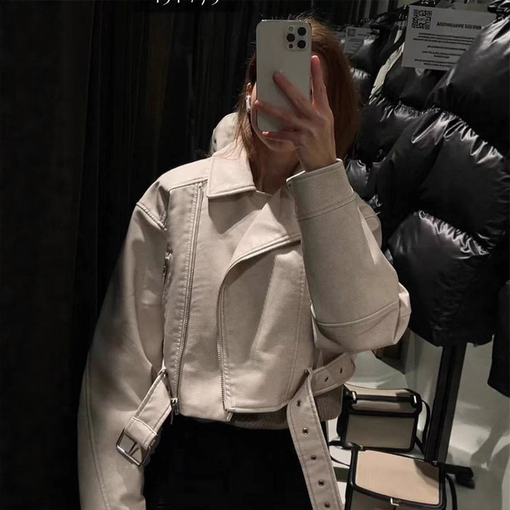 Damen Kurzgeschnittene Bikerjacke aus Kunstleder mit Taillengürtel Echoarchiv