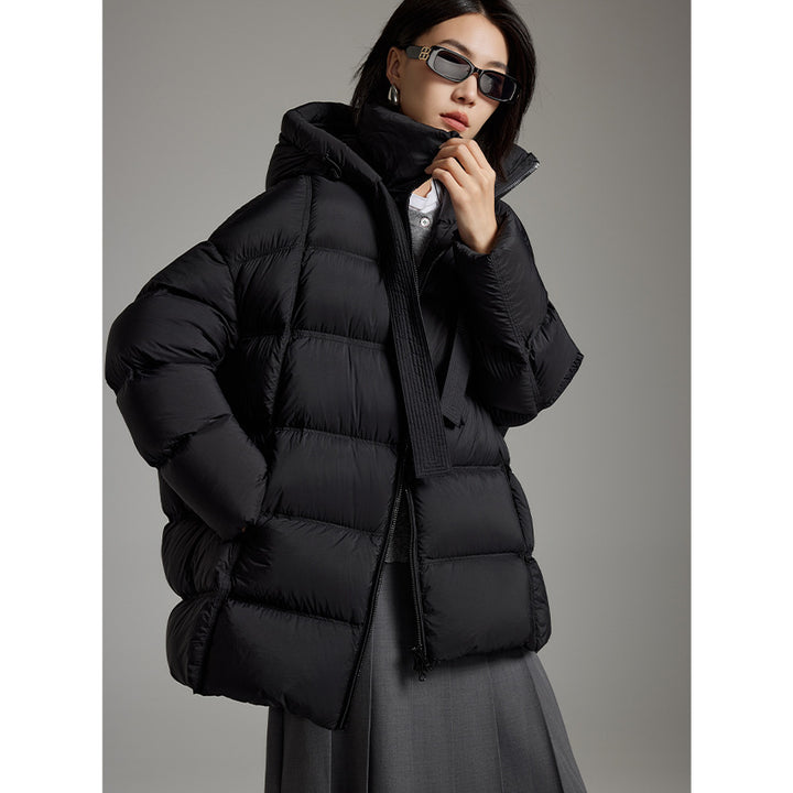 Damen Boxy-Steppjacke mit übergroßem Thermokragen und dekorativen Kordel-Details Echoarchiv