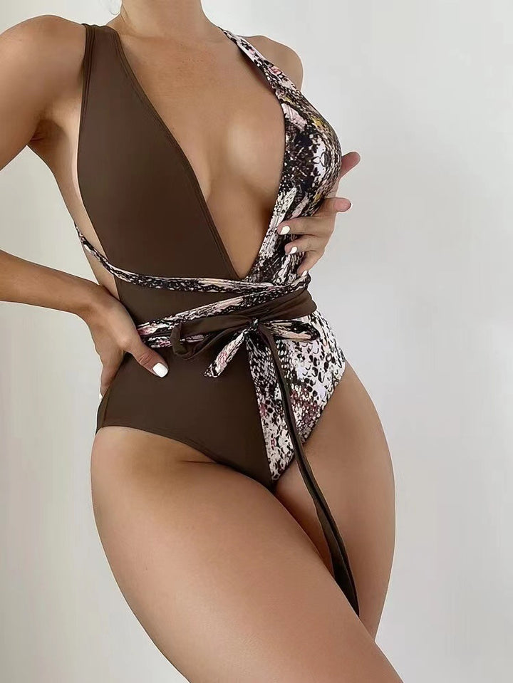 Damen Einteiliger Badeanzug mit raffinierten Schlangenprint-Details Echo Archiv