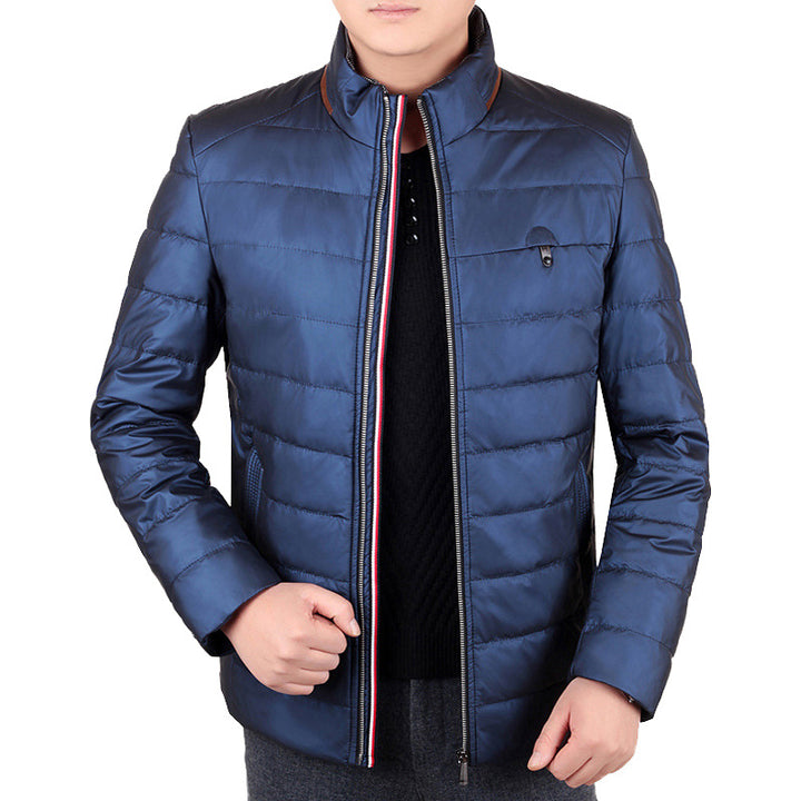 Herren Wattierte Kurzjacke mit Teddykragen und Wappenapplikation – Taviero