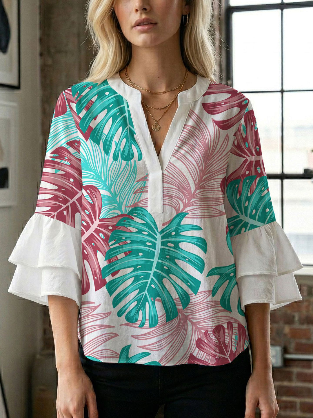 Damen Blusenshirt mit voluminösen Ärmeln und kreativem Druckdesign Echo Archiv