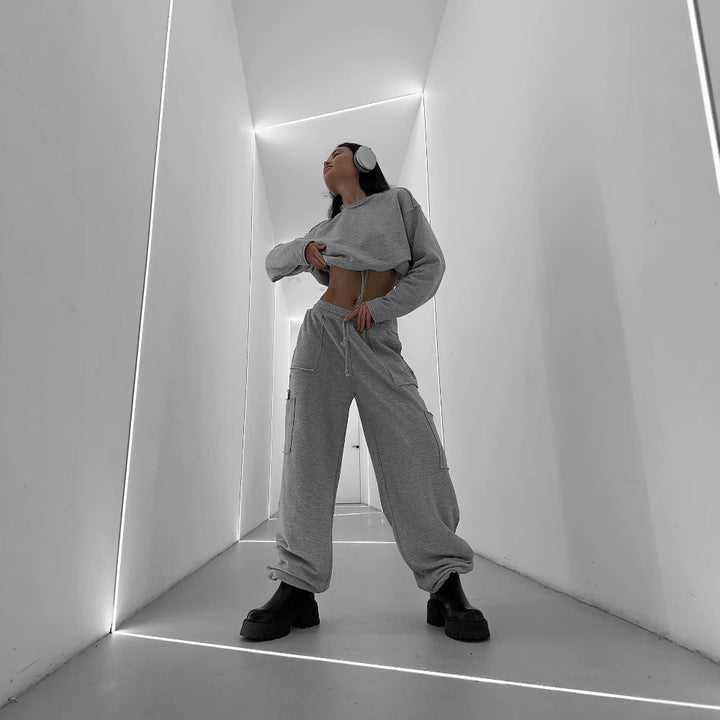 Damen Kurzes Tunnelzug-Sweatshirt mit geripptem Saum und lässiger High‑Waist‑Jogginghose – Avérine