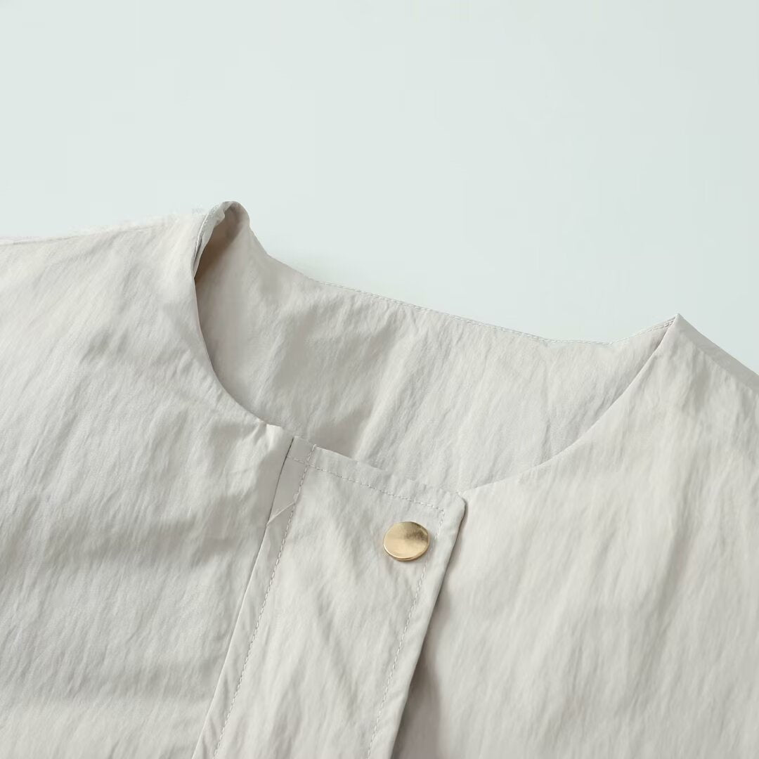 Damen leichte Utility-Blousonjacke mit Rundhalsausschnitt, Druckknopfleiste und großen aufgesetzten Pattentaschen – Célinea
