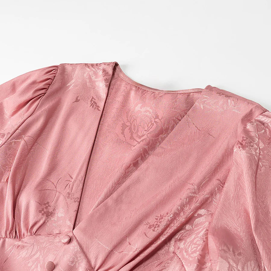 Damen Jacquard-Minikleid mit tiefem V-Ausschnitt, dekorativer Zierknopfleiste und voluminösen Ballonärmeln – Élara