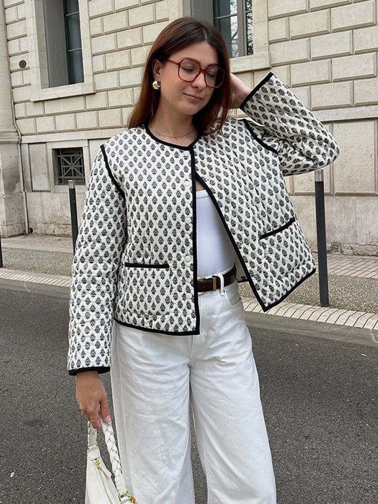 Damen gesteppte Kurzjacke mit Allover-Muster und kontrastierender Paspel Echoarchiv