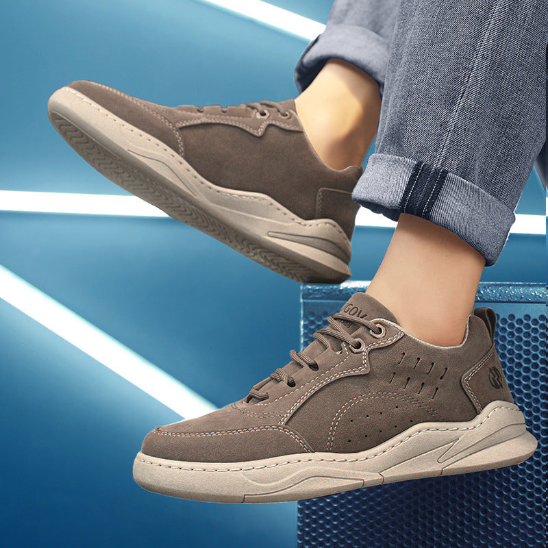 Herren urbaner Veloursleder-Optik City-Sneaker mit gelochter Seitenbelüftung und ergonomischer Plateaulaufsohle – Norré