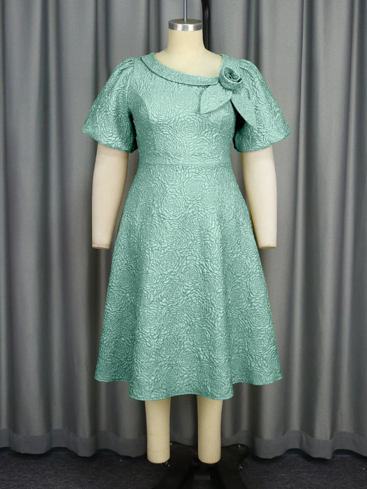 Damen Elegantes Kleid mit strukturierter Blumenapplikation Echo Archiv