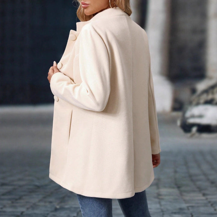 Damen Stehkragenmanteljacke mit verdeckter Knopfleiste und seitlichen Taschen – Célinea