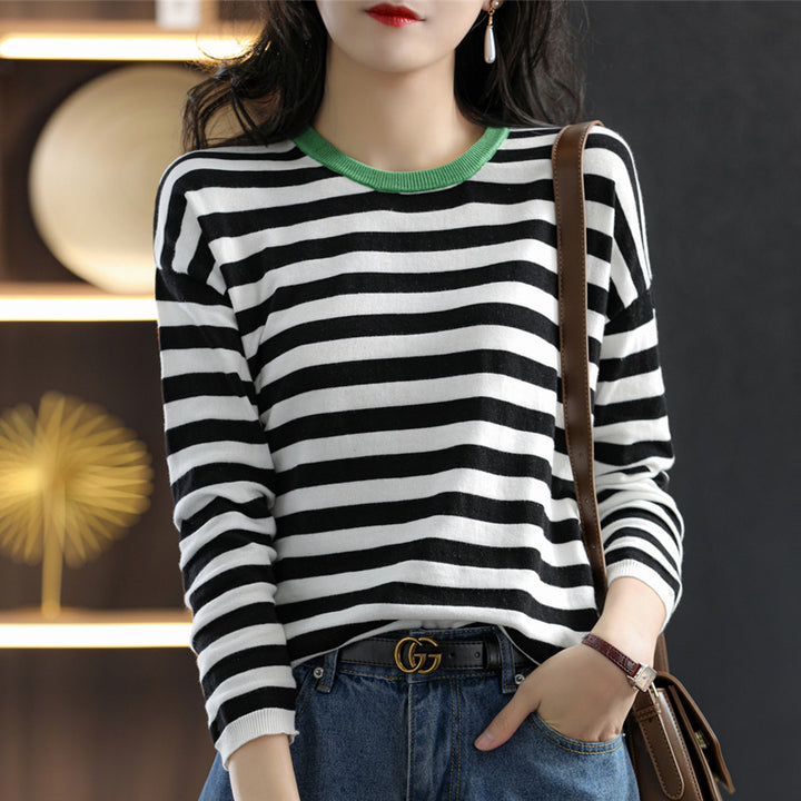 Damen Maritim-inspiriertes gestreiftes Feinstrick-Shirt mit weitem Boot-Ausschnitt und Kontrastkante Echoarchiv