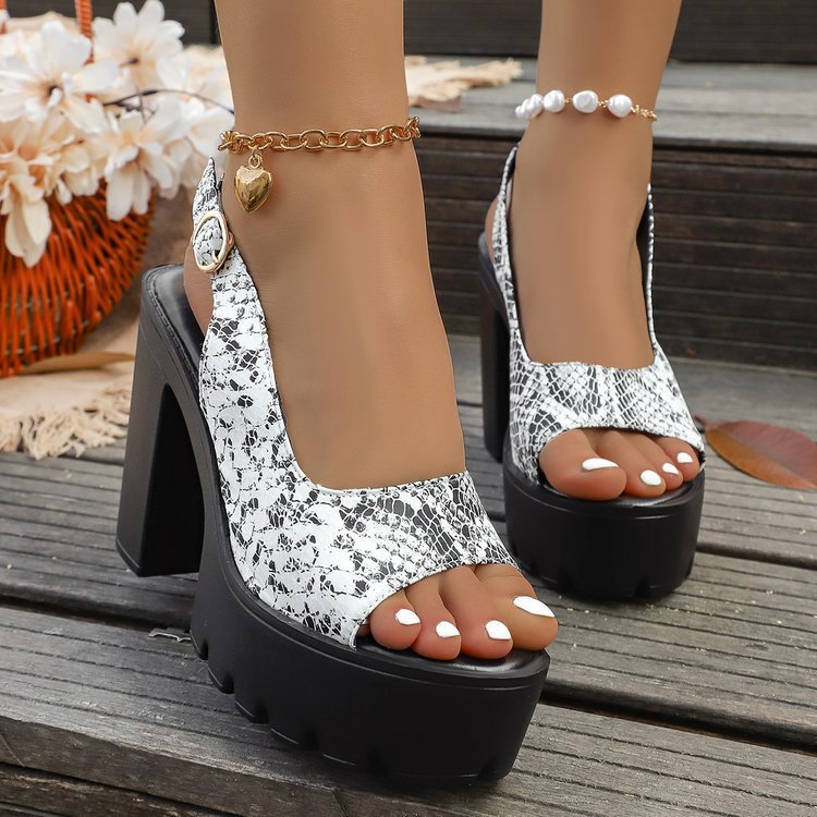 Damen Plateau‑Slingbacks mit klobigem Blockabsatz und glänzendem Lackfinish Echo Archiv
