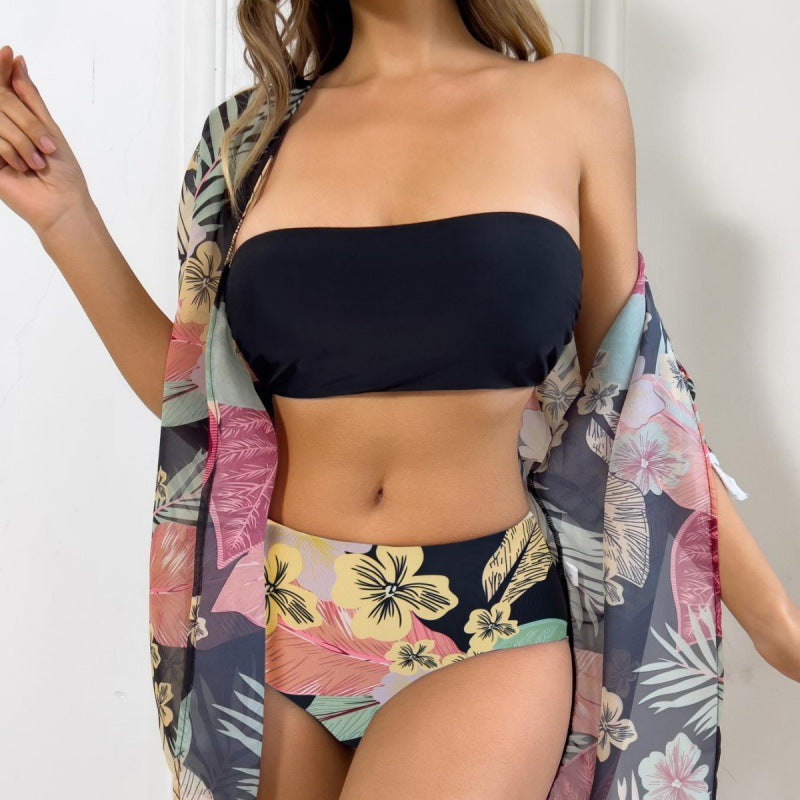 Damen Strandkleid mit floralem Design und fransenverziertem Überwurf Echo Archiv