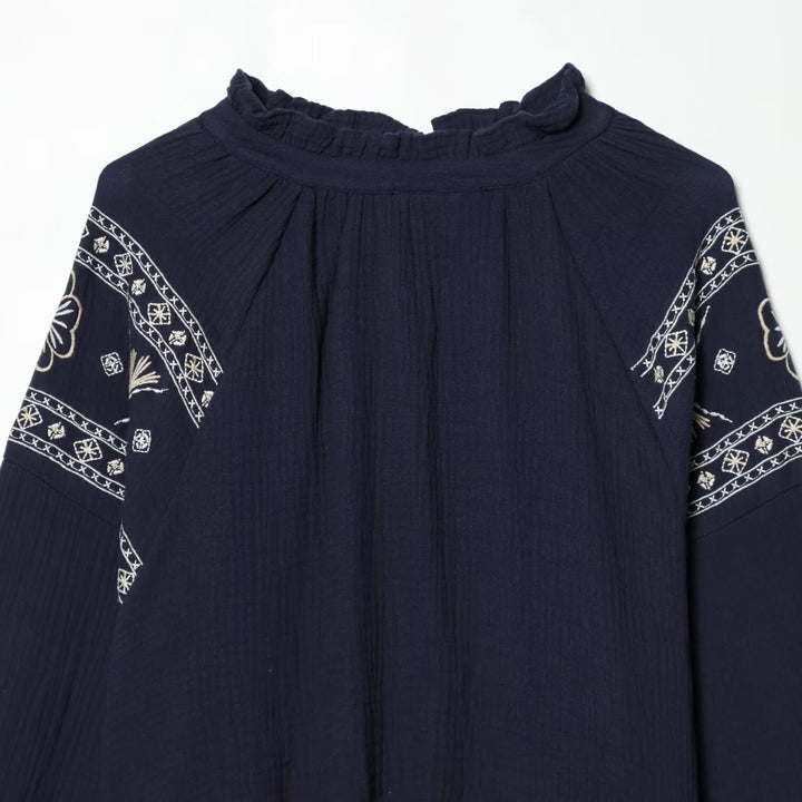 Damen nan bestickte Boho-Bluse mit gerafftem Stehkragen, Ballonärmeln und kurzem Saum Echo Archiv