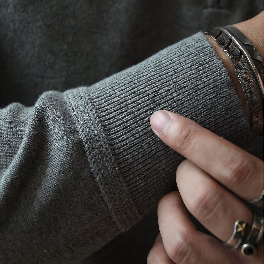Herren Strickpullover mit kurzem Reißverschluss und sportlichem Stehkragen Echoarchiv