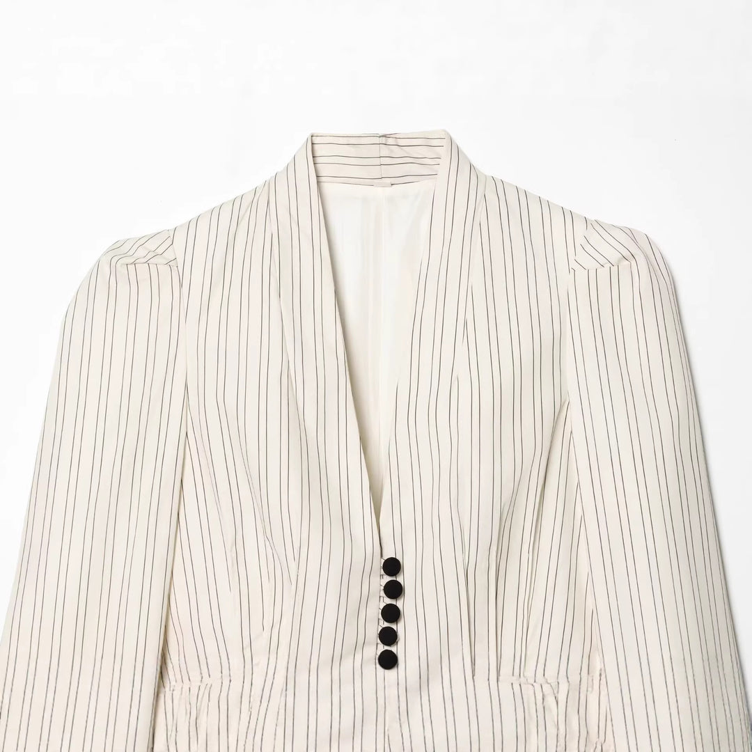 Damen Taillierter Nadelstreifen-Blazer mit Schalkragen und Schößchen Echo Archiv