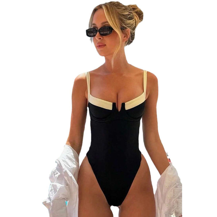 Damen Hochwertiger Badeanzug mit eleganten Ausschnitten Echo Archiv
