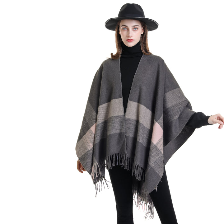 Damen Kuscheliger Oversize Poncho mit Fransen und Blockstreifen – Avérine