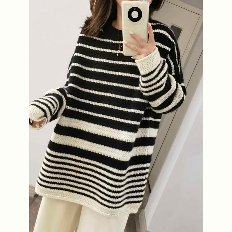 Damen Oversize-Longpullover aus grobem Streifenstrick mit Rundhalsausschnitt Echoarchiv
