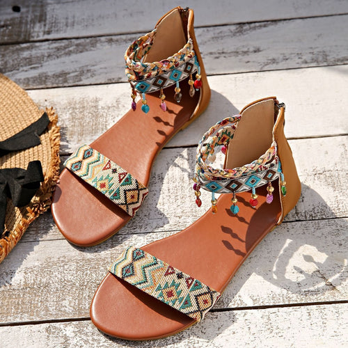 Damen Boho-Sandalen mit bestickten Riemen, geflochtenen Knöchelriemen und Zierperlen – Sorelia