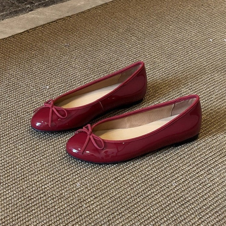 Damen Ballerina-Schuhe mit glänzender Oberfläche und verspieltem Schleifenakzent Echoarchiv