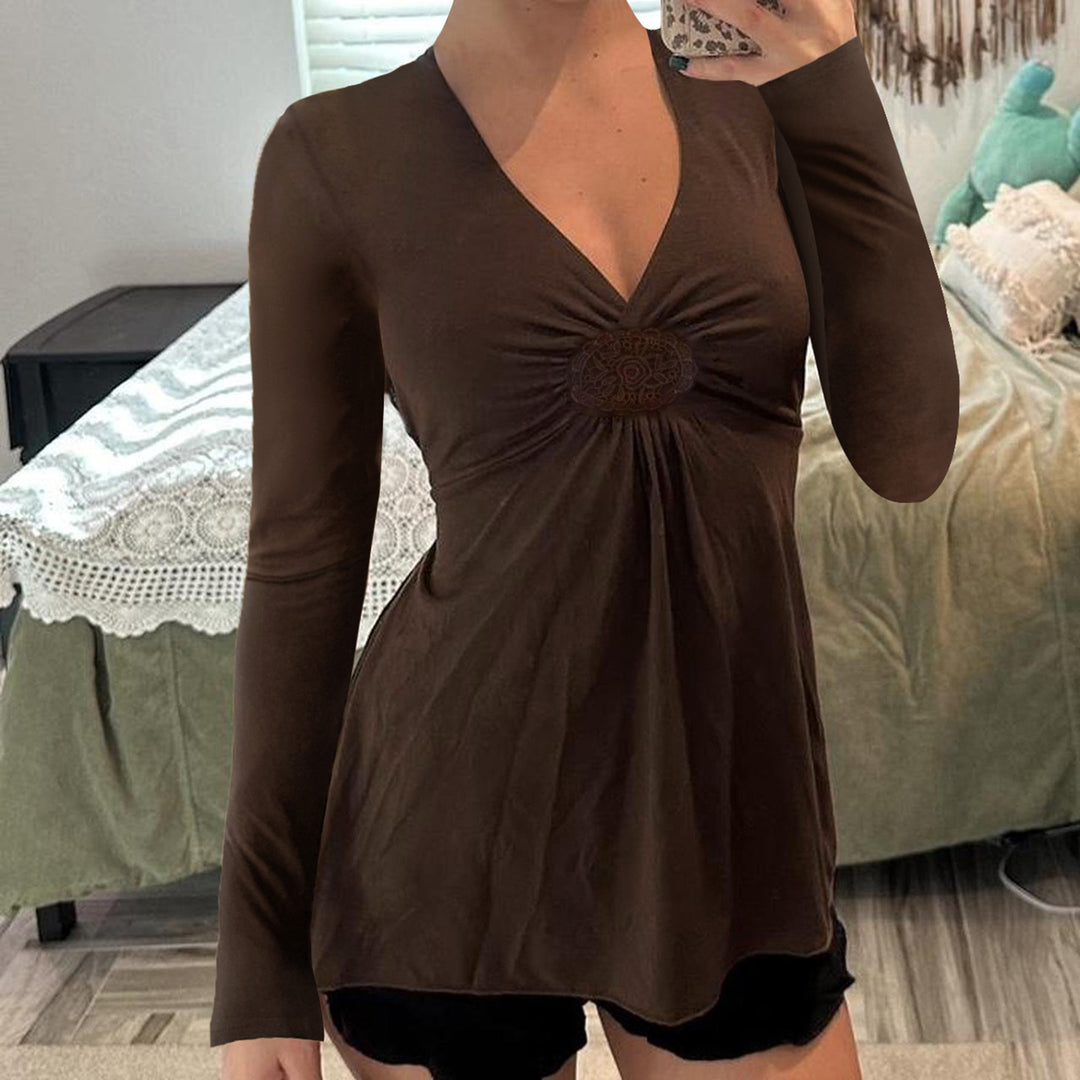 Damen nan figurbetontes Langarmshirt mit Drapé-Vorderteil und gehäkelter Mittelapplikation Echo Archiv