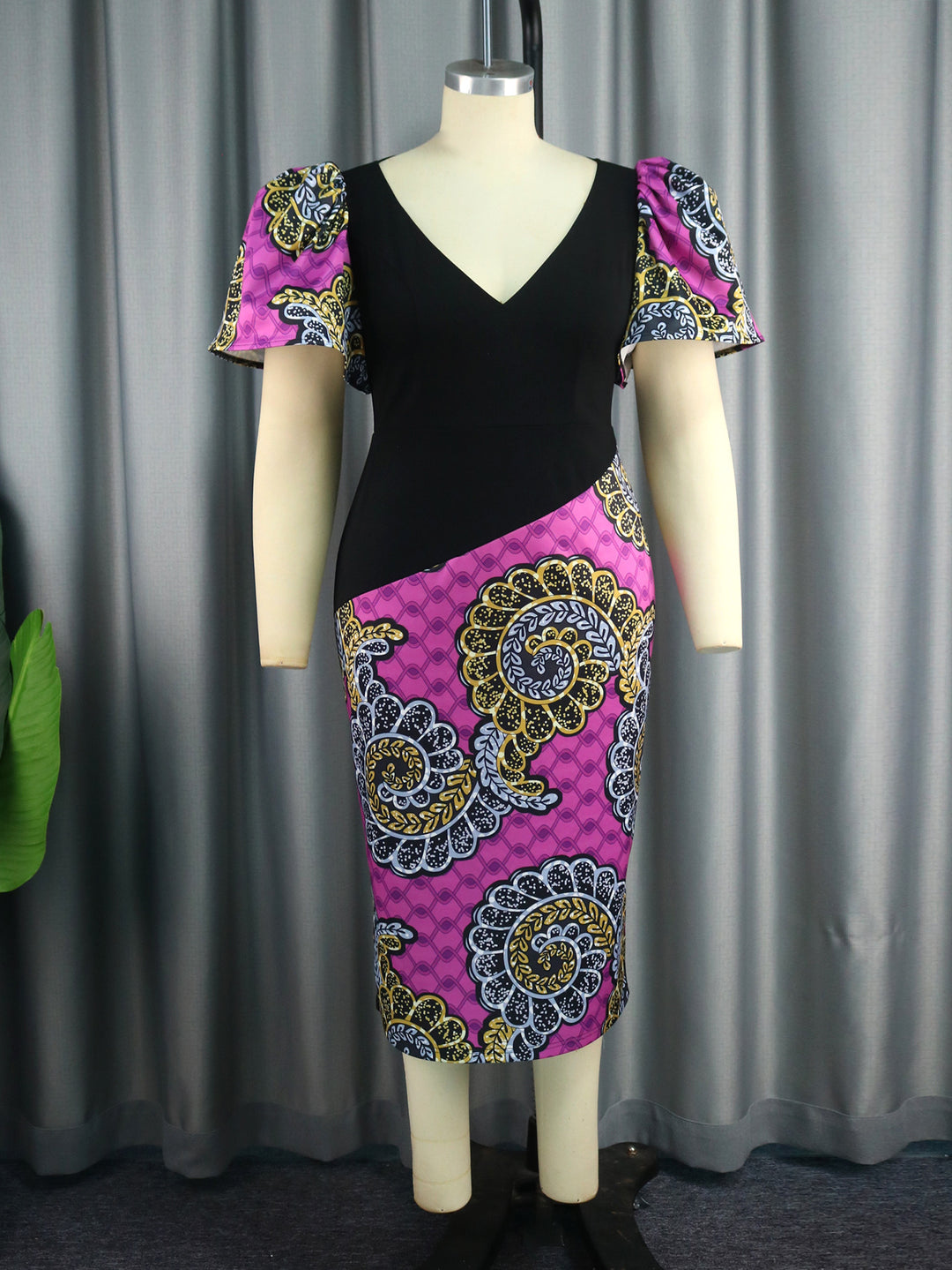 Damen figurbetontes Kleid mit bunten Puffärmeln und asymmetrischem Design Echo Archiv