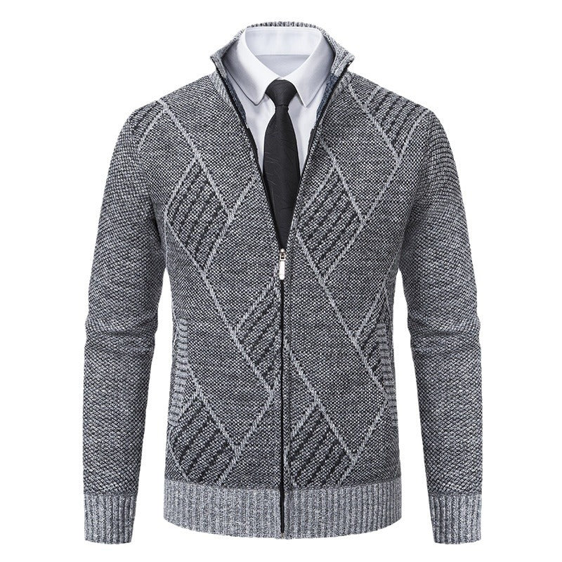 Herren modische Strickjacke mit hohem Kragen und stilvollem Zopfmuster Echoarchiv