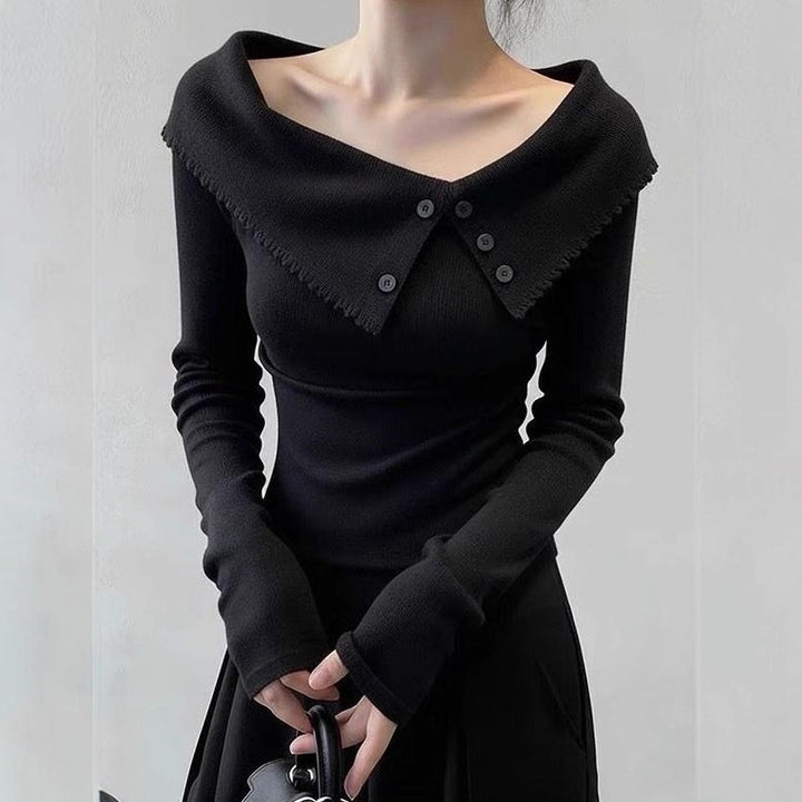 Damen Eleganter Pullover mit weitem Kragen und Knopfdetails Echo Archiv