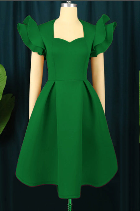Damen elegantes Kleid mit voluminösen Rüschensäumen Echo Archiv