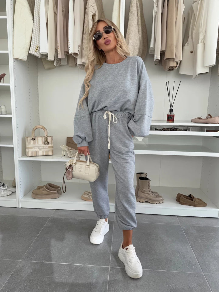 Damen Oversized Loungewear-Set aus weich angerautem Sweat mit Kordelzug-Jogginghose und relaxed Pullover – Élanora